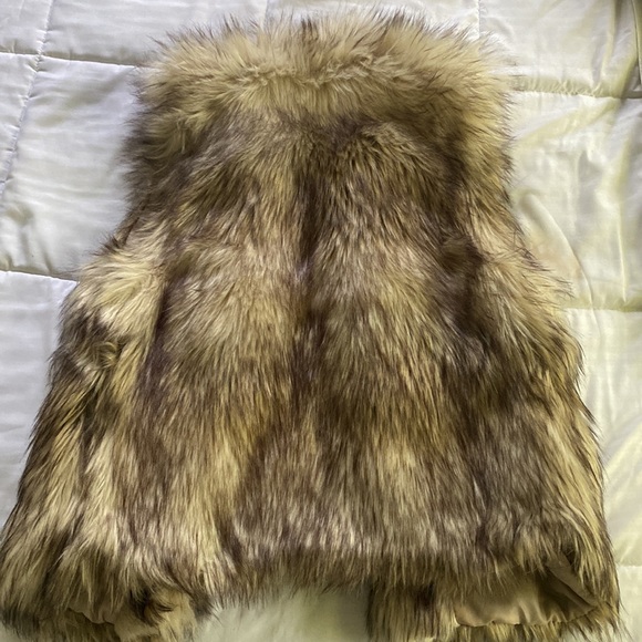 Faux Fur Vest/Sleeveless Jacket - Picture 4 of 5